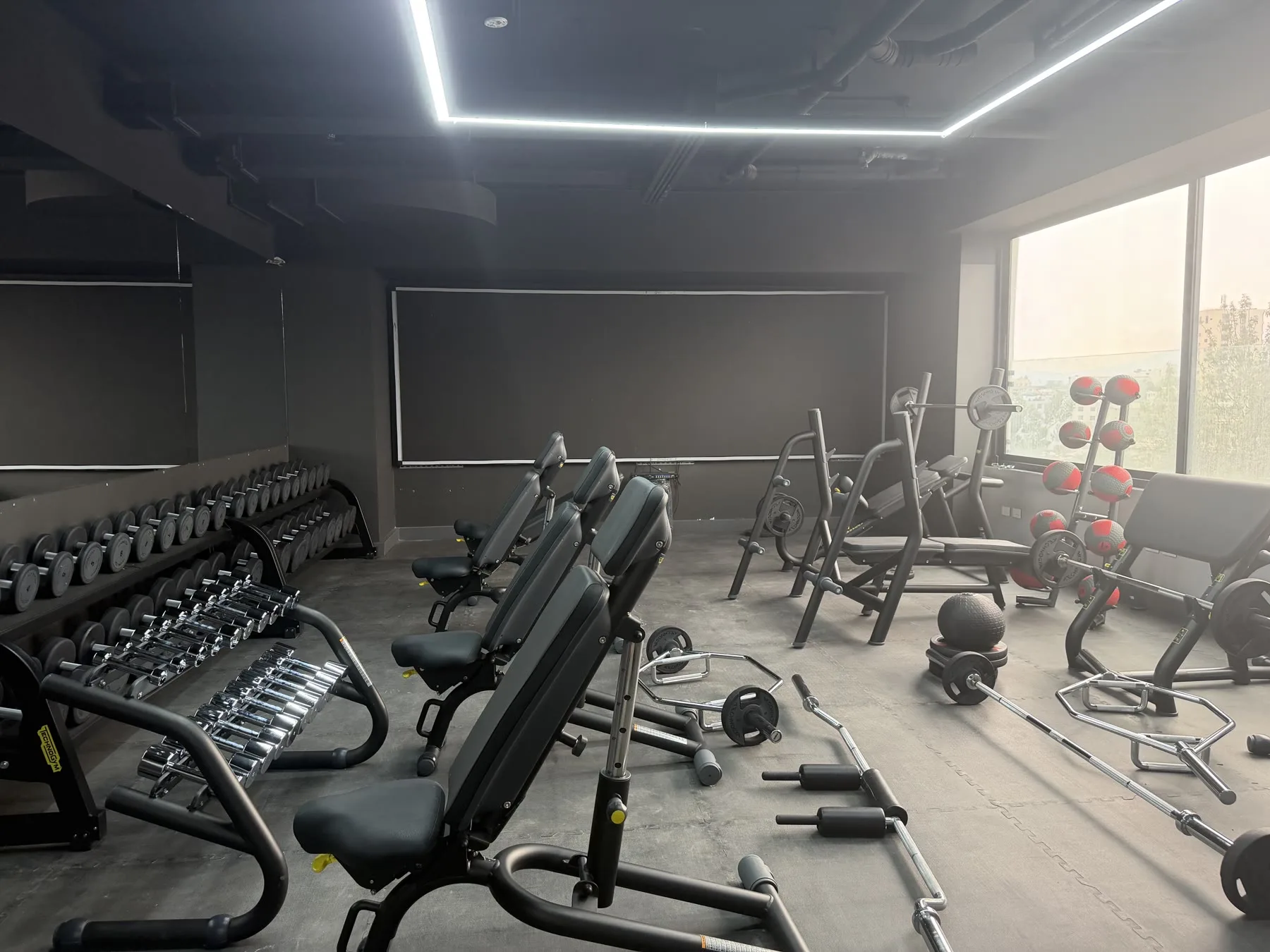 The strength floor at Merkama with generous room between stations