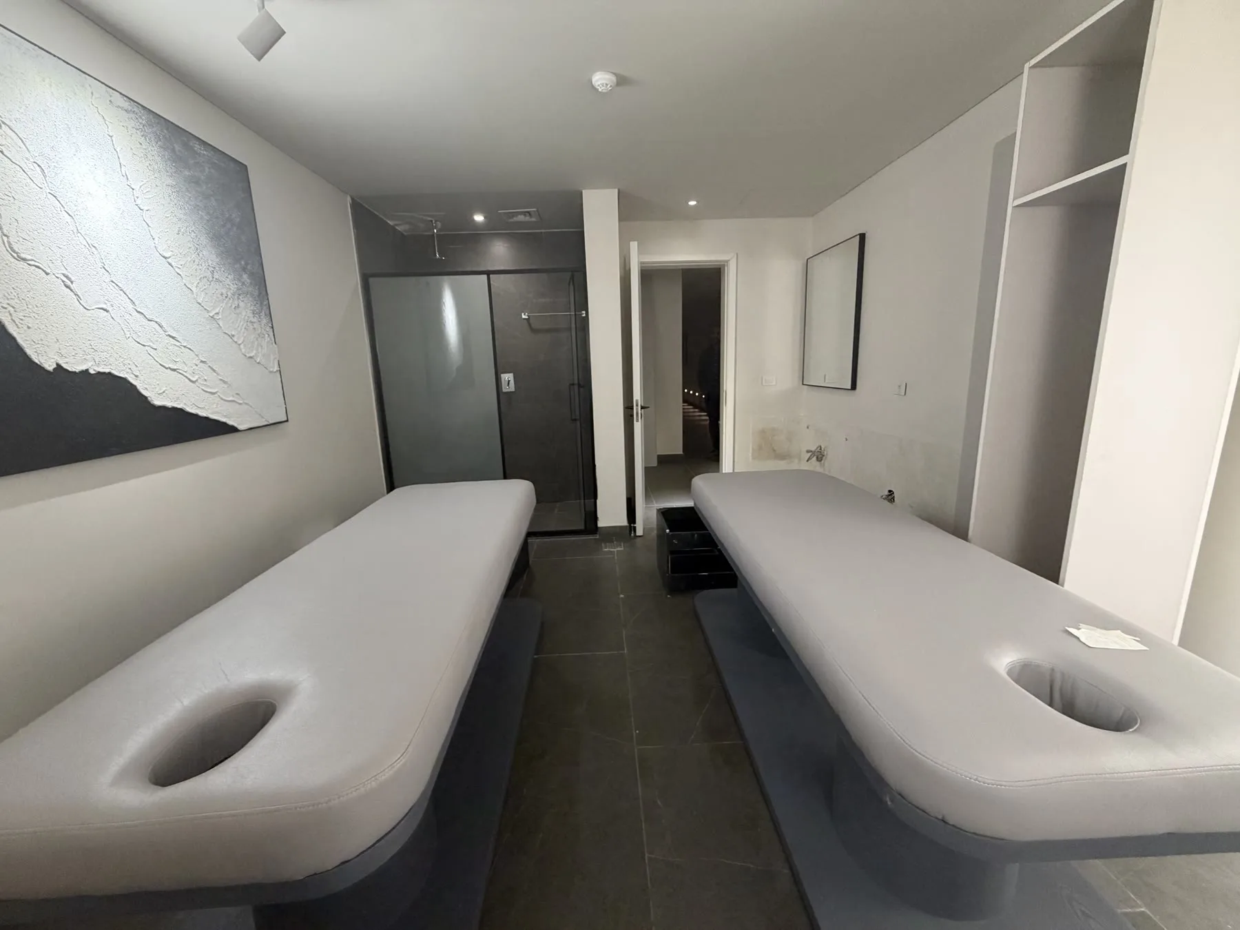 A private treatment room at Merkama